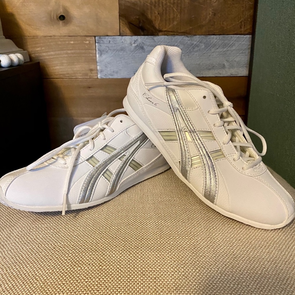✨NEW✨ Kids ASICS Sneaker